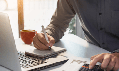 Vor Vertragsabschluss sollten Sie Ihren Autokredit genau berechnen.