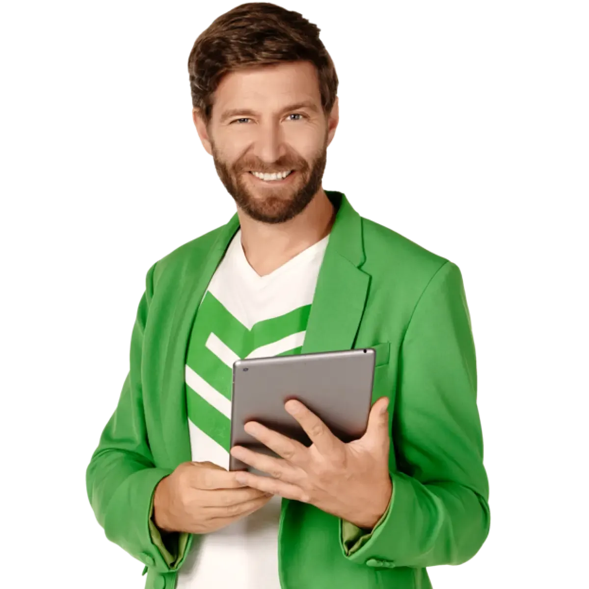 Freundlich lächelnder smava-Hero im markentypischen grünen Sakko von smava hält ein graues Tablet in den Händen.