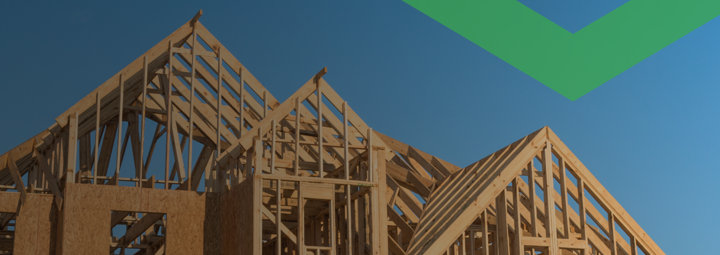 Bild eines Rohbaus vor blauem Himmel