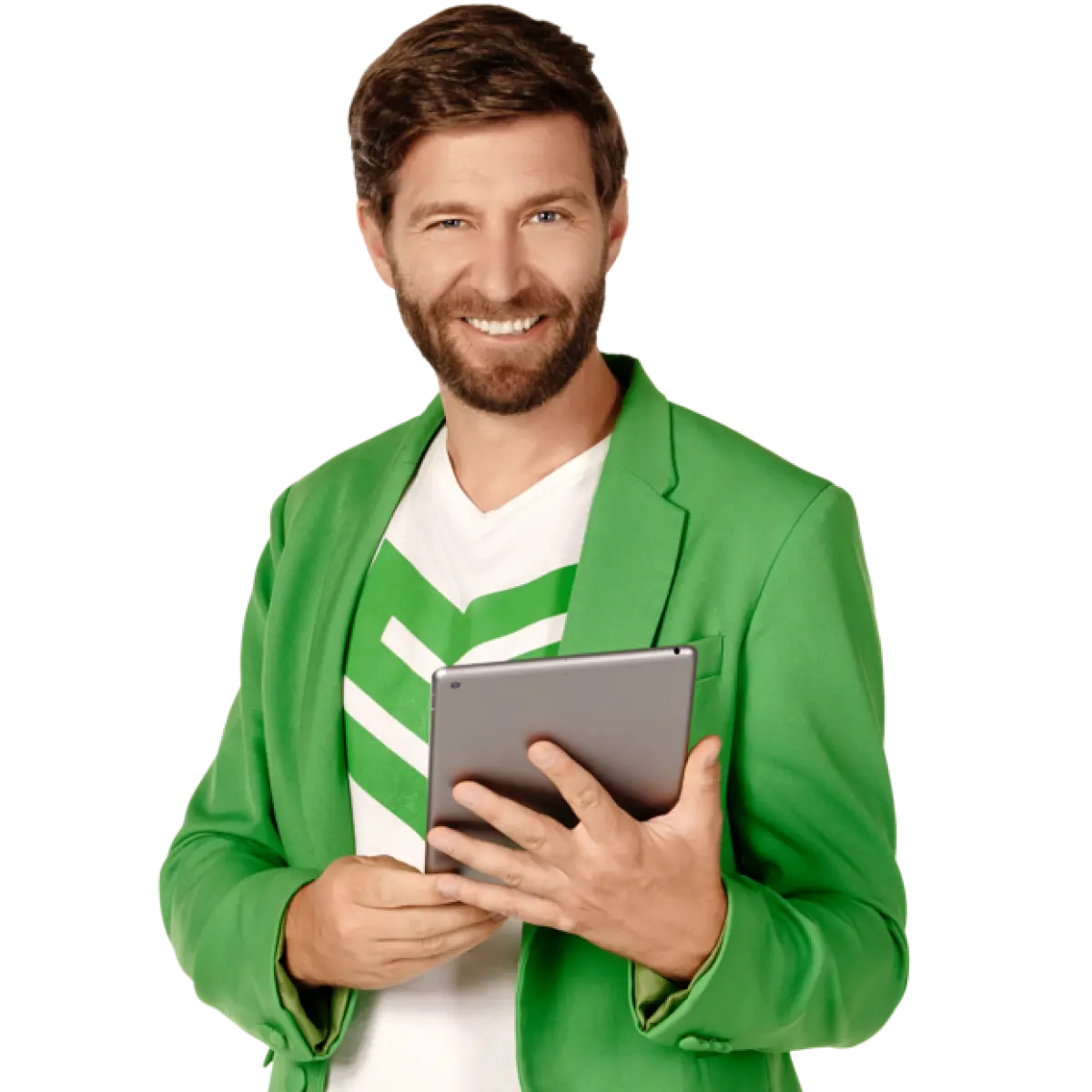 Freundlich lächelnder smava-Hero im markentypischen grünen Sakko von smava hält ein graues Tablet in den Händen.