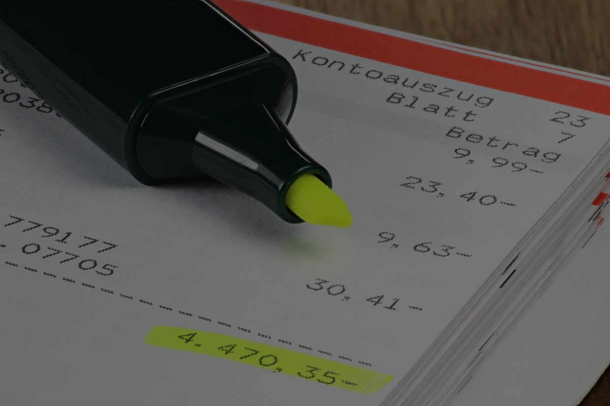 Jede*r Neunte hat über 10.000 Euro auf dem Girokonto — Smava.de